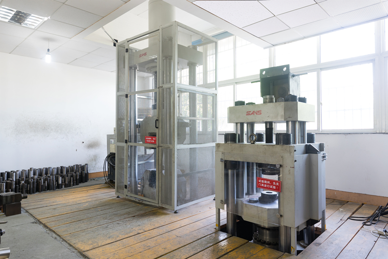 200-ТОННА ЕЛЕКТРО-СЕРВОВИПРОБУВАЛЬНА МАШИНА